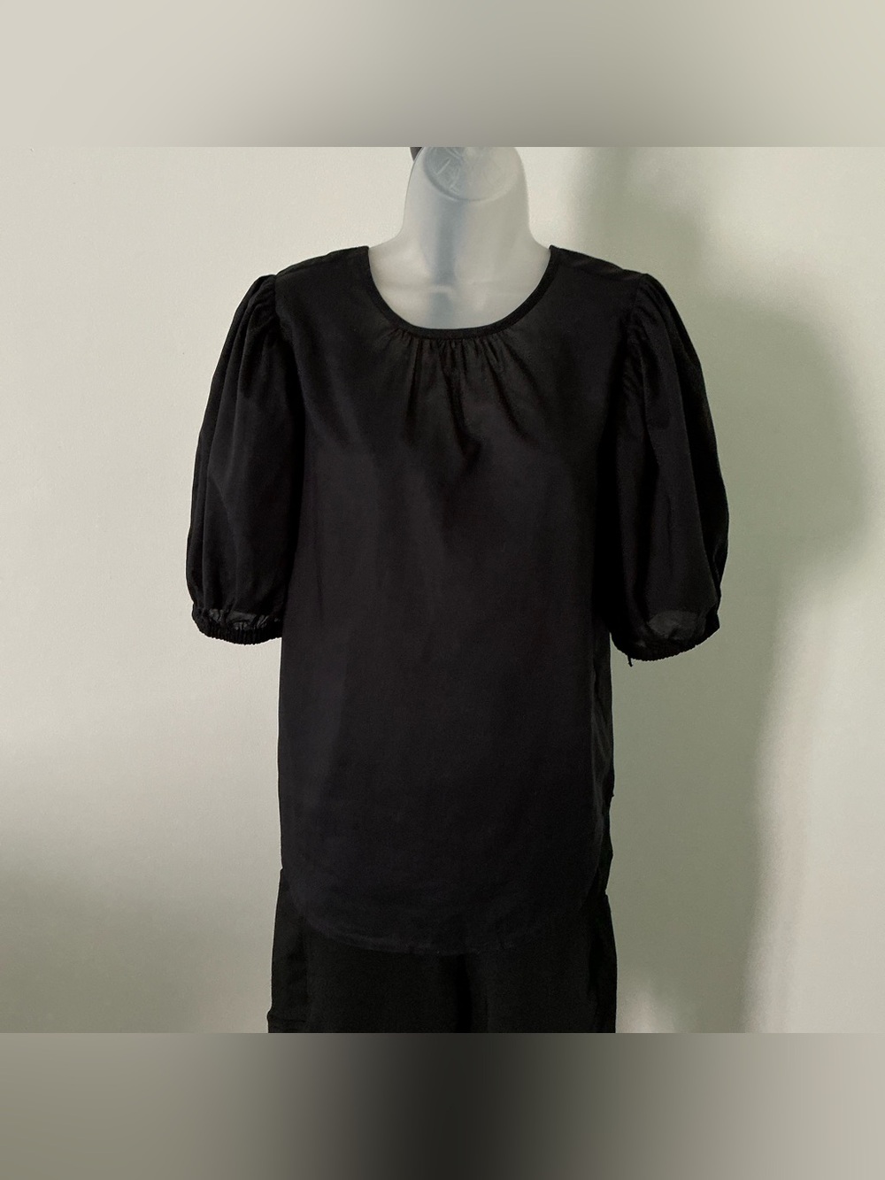 Ann Taylor Women’s Black Puff-Sleeve Blouse – Small